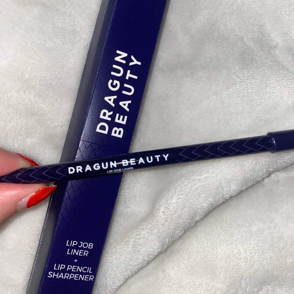 Lip liner & lip pencil sharpener